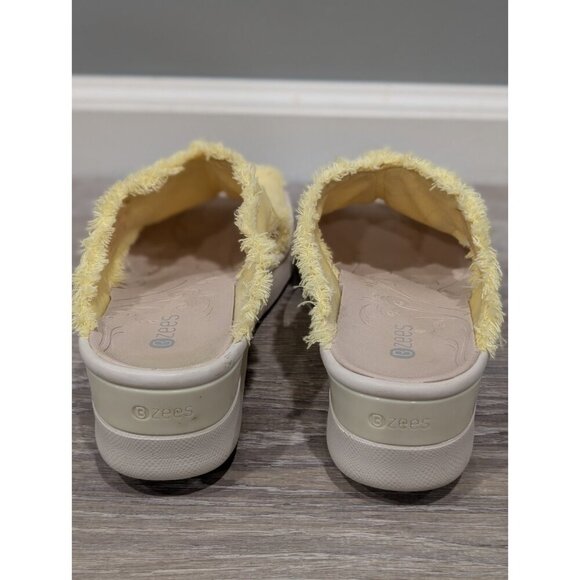 Bzees Serendipidy SZ 9.5M Women’s Yellow Frayed Slide On Sandals Shoes - Picture 4 of 16